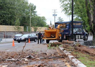 Déchiqueteuse arbres Kenworth à Dorval - Abattage Arbres Viau à Terrebonne