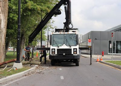 Camion pour ramasser les arbres - Abattage Arbres Viau à Terrebonne